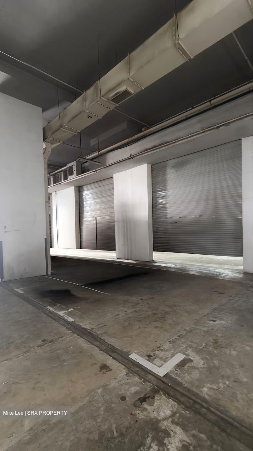 E9 Premium (D27), Factory #545712991